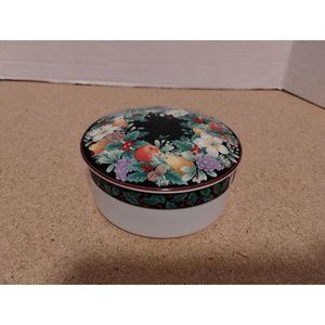 Mikasa Festive Wreath Trinket Box Maxima FX071 Japan 4 3/4" Round Christmas